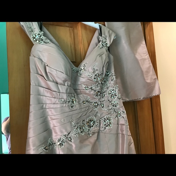 Women’s satin gown - Picture 4 of 7